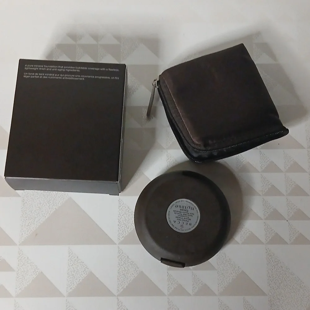 CACAO SHADE Becca Mineral Powder Foundation Compact With Sponge & With Zip Case